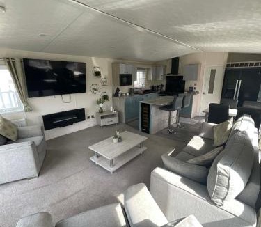 Crowle House | JLUX Lodges
