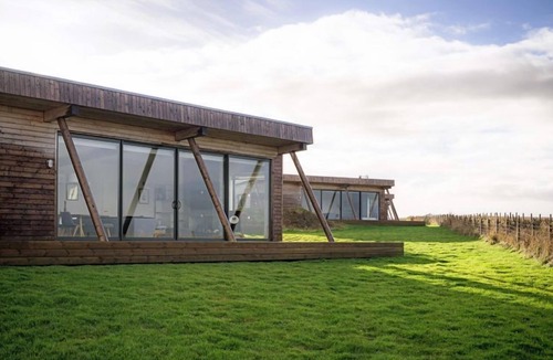 John O'Groats House | Jog 2 Bedroom Lodge 13 - a john o'groat that sleeps 4 guests in 3 bedrooms