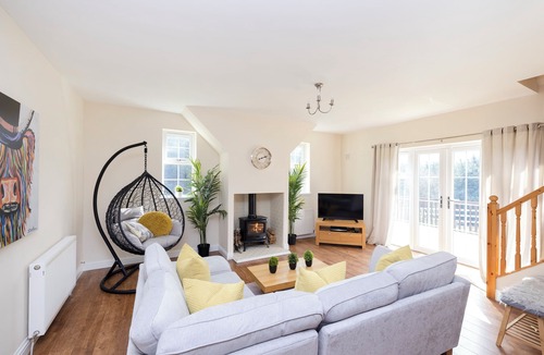 Kelty House | JOIVY Greenknowes Cottage W/Hot Tub & Fireplace