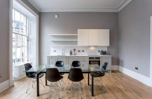 West End Apartment | JOIVY Modern 1 bed flat next to Haymarket Station