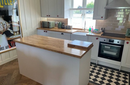 Maldon Cottage | JOIVY Osea Island: Blissful Cottage