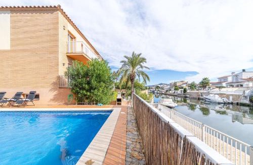 Empuriabrava Ski Chalet | Jouvacations Villa 3 Freser con piscina compartida