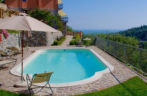 Artallo House | Just 1,5 km from beaches, Porto Maurizio and all amenities with swimming pool