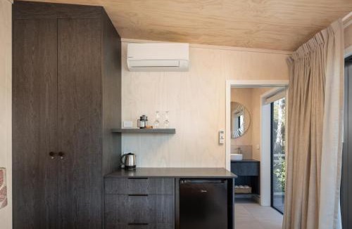 Shakespeare Bay House | Kahikatea Bay Retreat - Boat access only