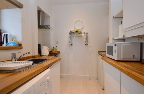 Tighnabruaich Apartment | Kames View, shore front location, ground floor, wood burning fire, sleeps 4