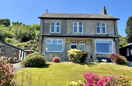 Tighnabruaich Apartment | Kames View, shore front location, ground floor, wood burning fire, sleeps 4