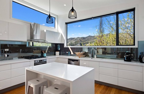 Lowburn House | Kawerau River Retreat - Cromwell Holiday Home