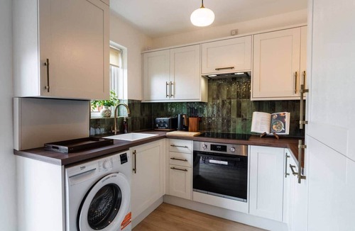 North West House | Kelvin House, 3BR, Free Parking & Private Garden