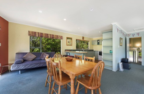 Moetapu Bay House | Kereru Retreat at Moetapu Bay