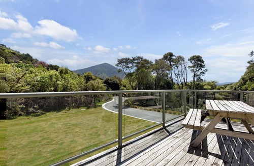 Moetapu Bay House | Kereru Retreat at Moetapu Bay