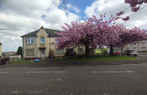 Hamilton Apartment | Kerr Apartment - Spacious 4-Bed Flat in Hamilton