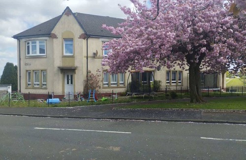 Hamilton Apartment | Kerr Apartment - Spacious 4-Bed Flat in Hamilton