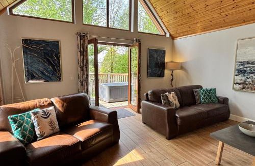 Newton Stewart House | Kestrel Lodge 2 with Hot Tub
