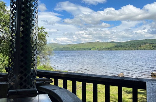 Taynuilt Cabin | Kilchurn Cabin - Loch side log cabin with hot tub & stunning views across loch