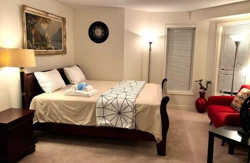 Ajax House | King Bed, 4 TVs, MAJOR INTERNATIONAL SPORTING EVENT Sports Channels And More