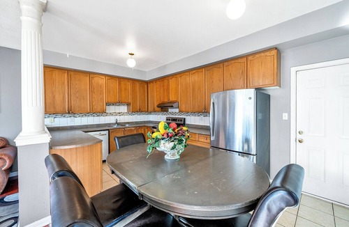 Ajax House | King Bed Convenience On Main Floor