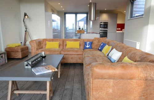 Aldeburgh Cottage | KING GEORGE PENTHOUSE, pet friendly in Aldeburgh