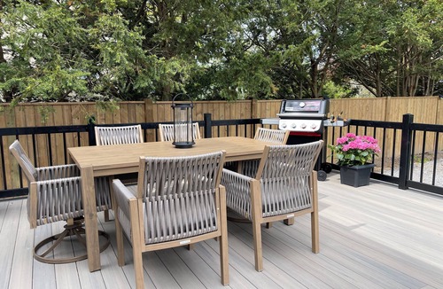 Old Town Historic District Cottage | King's Gate Old Town Luxury Home｜Walk to Shaw & Lake｜4 King Beds｜BBQ｜EV Charger