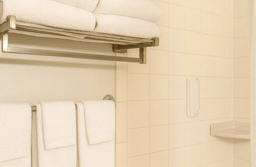 Point Edward Hotel | King With Pullout Couch (Non-Smoking)