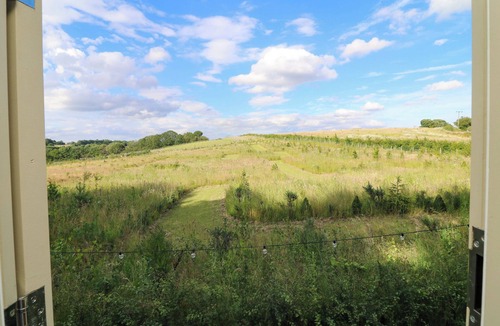 Aston Cottage | KINGFISHER HUT, romantic, with a garden in Sheffield