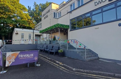 Rutherglen Hotel | Kings Park Hotel
