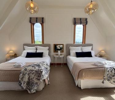 Pareora Bed & Breakfast | Kingsdown Manor B&B Timaru