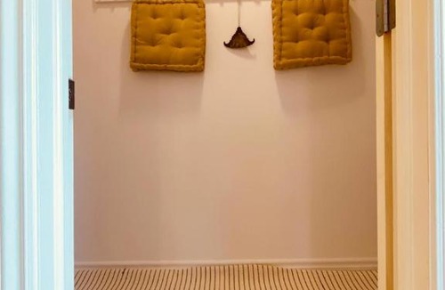 Inner Harbour Apartment | KingstonStays The Neighbourhood, Expansive loft, free parking