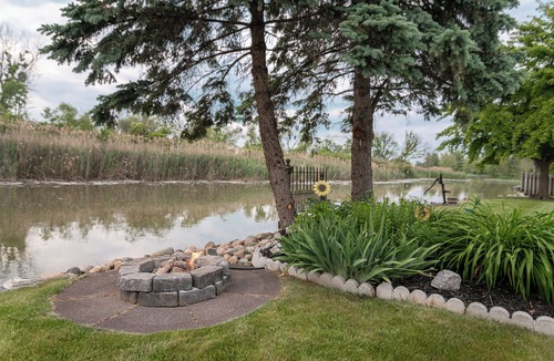 Kingsville Cottage | Kingsville - Chateau Blanc On The Creek. Where the water meets the wine.