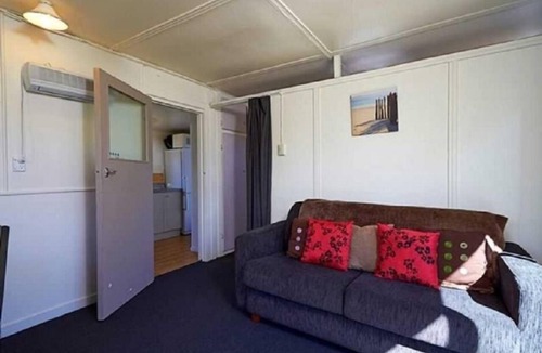 South Bay Cottage | Kiwi Bach in South Bay