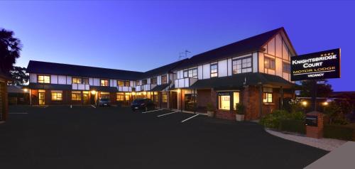 Springlands Hotel | Knightsbridge Court Motor Lodge