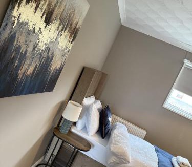 Clydebank Apartment | Knowes Apartment