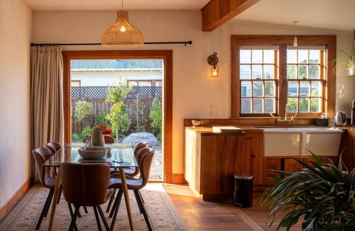Kaikoura House | Kowhai Cottage | Pizza Oven | Super Central - KK32726