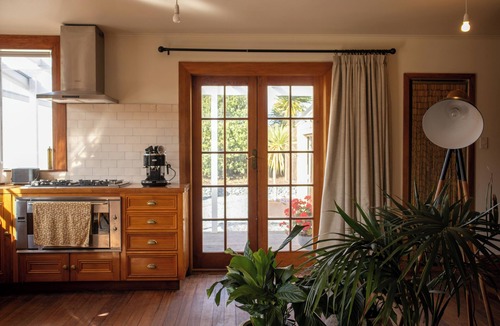 Kaikoura House | Kowhai Cottage | Pizza Oven | Super Central - KK32726