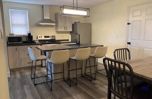 Lincoln House | Kozy on King
