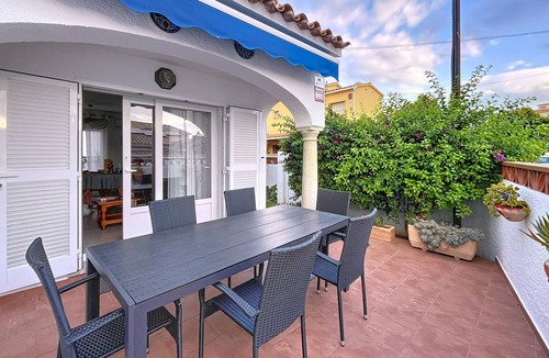 L'Escala House | L'ESCALA House