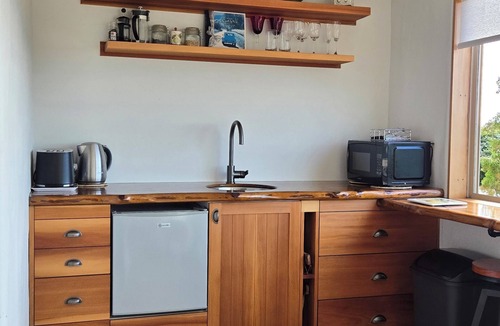 Upper Moutere Apartment | LA BELLA VISTA MAPUA Free E- Bikes* Walk our Abel Tasman track and coastline.