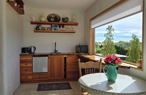 Upper Moutere Apartment | LA BELLA VISTA MAPUA Free E- Bikes* Walk our Abel Tasman track and coastline.