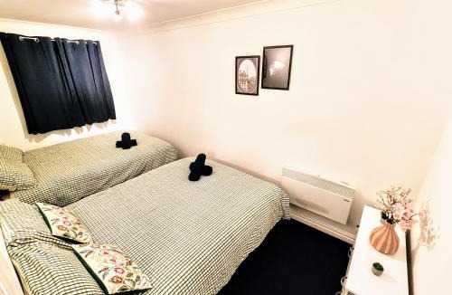 Tollcross Apartment | La Casita, Quarry - 2 bedroom Entire Apartment with Free Parking