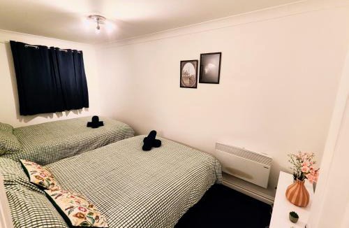 Tollcross Apartment | La Casita, Quarry - 2 bedroom Entire Apartment with Free Parking