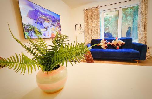 Tollcross Apartment | La Casita, Quarry - 2 bedroom Entire Apartment with Free Parking