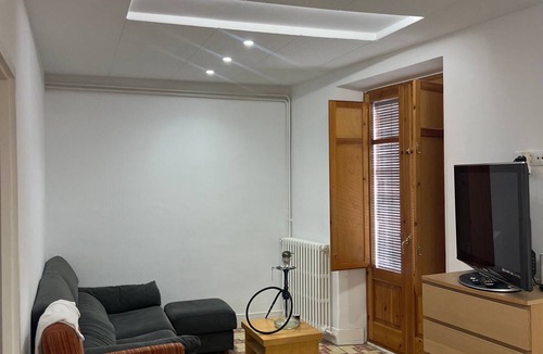 Figueres Apartment | La Divina: Apartment with Balcony in the Heart of Figueres