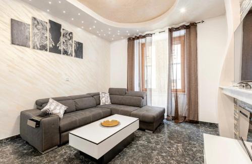 Barriera Vecchia-San Giacomo Apartment | La Maison De Celine
