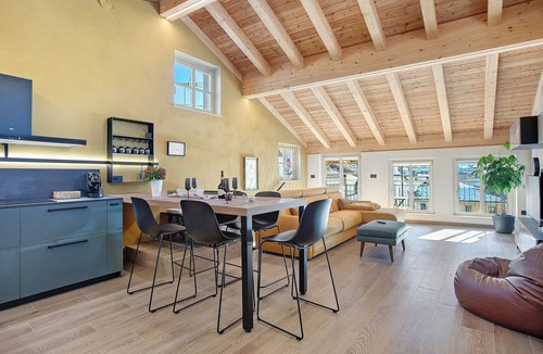 Aosta Apartment | La Maison De Ida - Grande Apartment with Mountain View, Wi-Fi and Air Conditioning