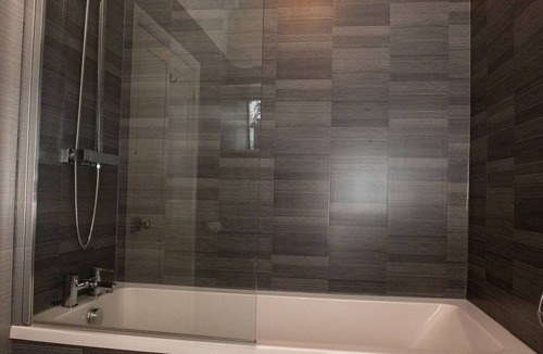 Wylam House | LABURNUM HOUSE & BISTRO EN GLAZE