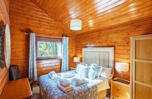 Newton Stewart Ski Chalet | Lady Galloway 28 with Hot Tub