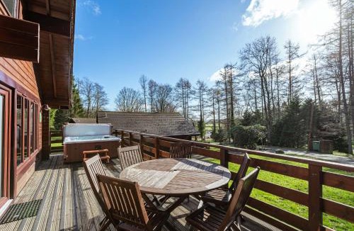 Newton Stewart Ski Chalet | Lady Galloway 28 with Hot Tub