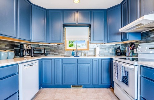 Leamington Cottage | Lake Erie Escape | Panoramic Views on 3 Floors