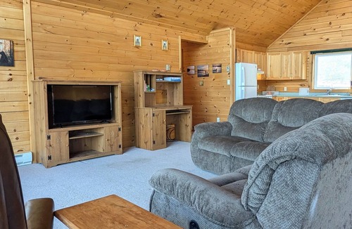 Eagle River Cabin | Lake front timber cottage amongst towering pines. Family and pet friendly