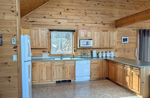 Eagle River Cabin | Lake front timber cottage amongst towering pines. Family and pet friendly