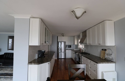 New Toronto House | Lake Ontario Waterfront 4 Bed 2 Bath House 15 Minutes From Downtown Or Airport